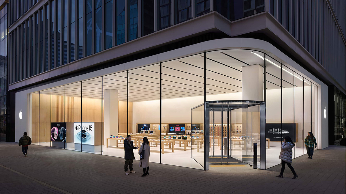 Apple Hongdae storefront before opening.